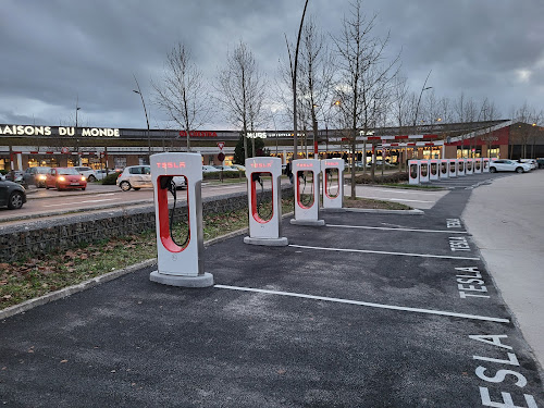 Borne de recharge de véhicules électriques Tesla Supercharger Saint-Parres-aux-Tertres