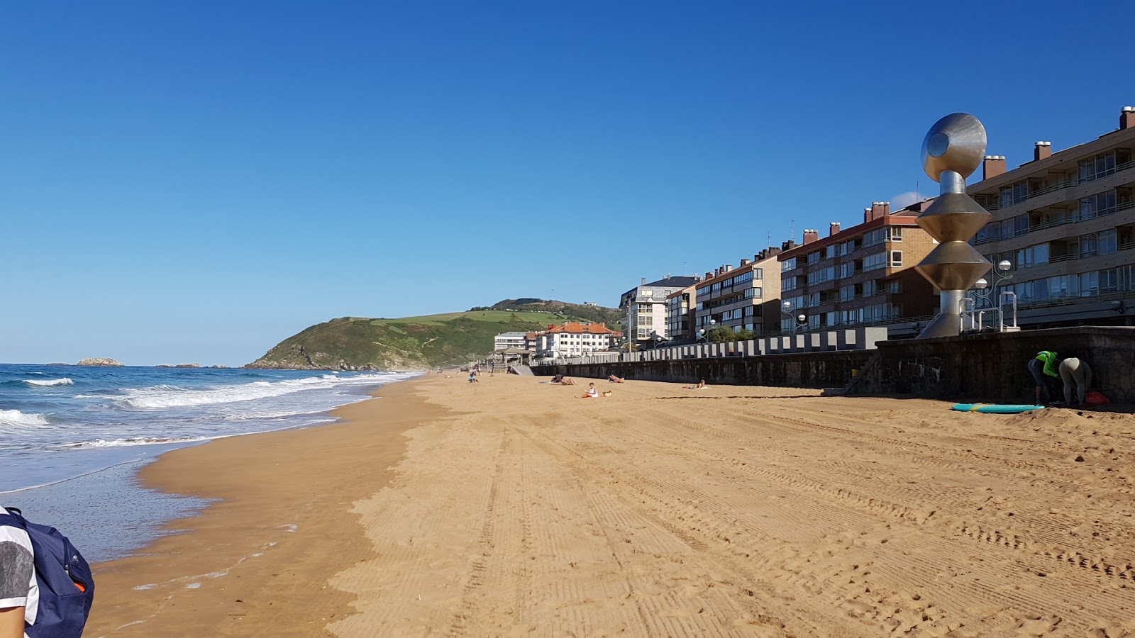 Zarautz Plajı'in fotoğrafı - rahatlamayı sevenler arasında popüler bir yer