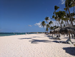 Bavaro II Plajı'in fotoğrafı - rahatlamayı sevenler arasında popüler bir yer