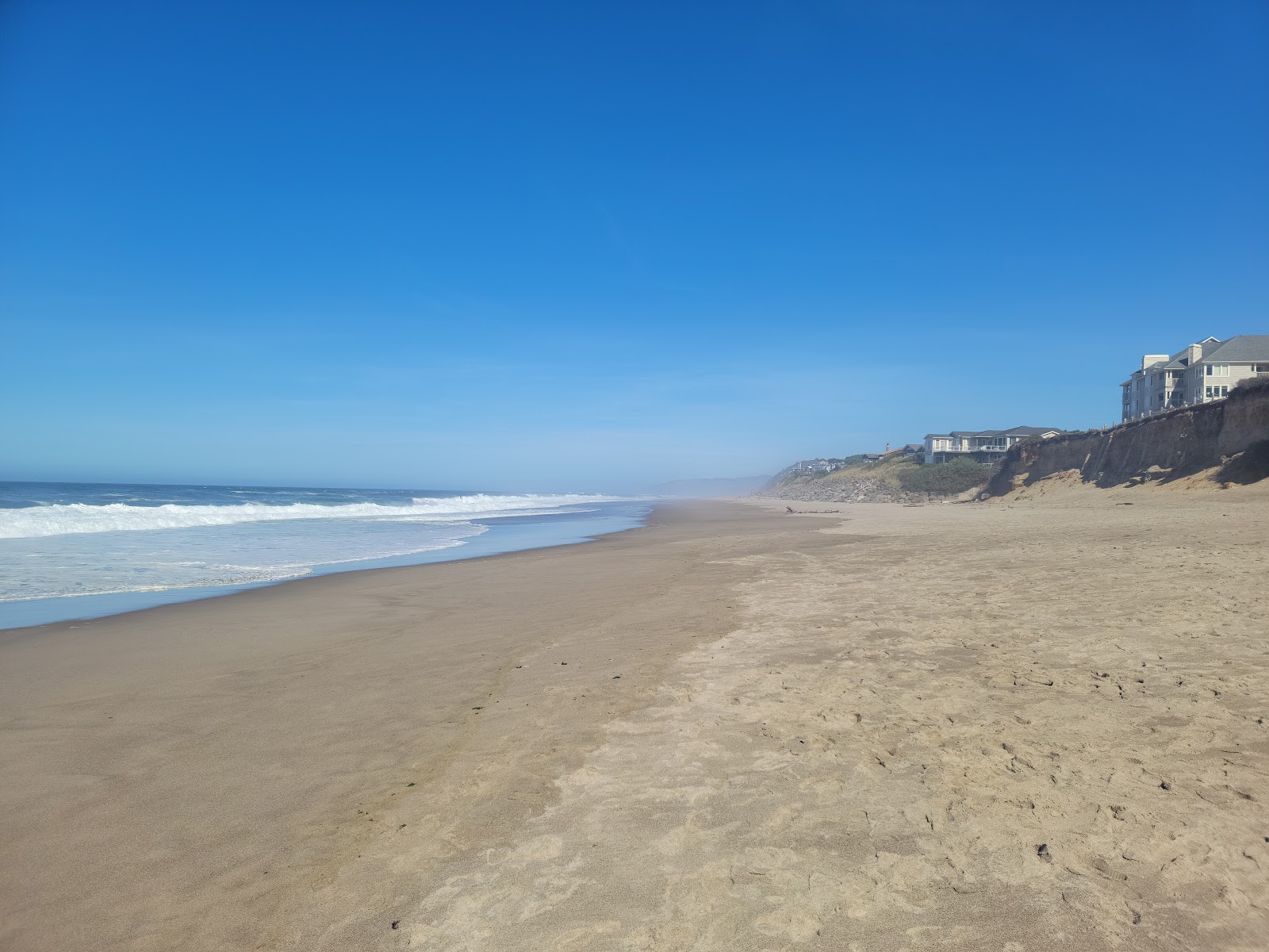 Φωτογραφία του Gleneden Beach με φωτεινή άμμος επιφάνεια