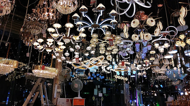 Opinii despre شركة خبراء الثريا التجارية. أدوات كهرباء _ثريات în ينبع - مركز تسوق