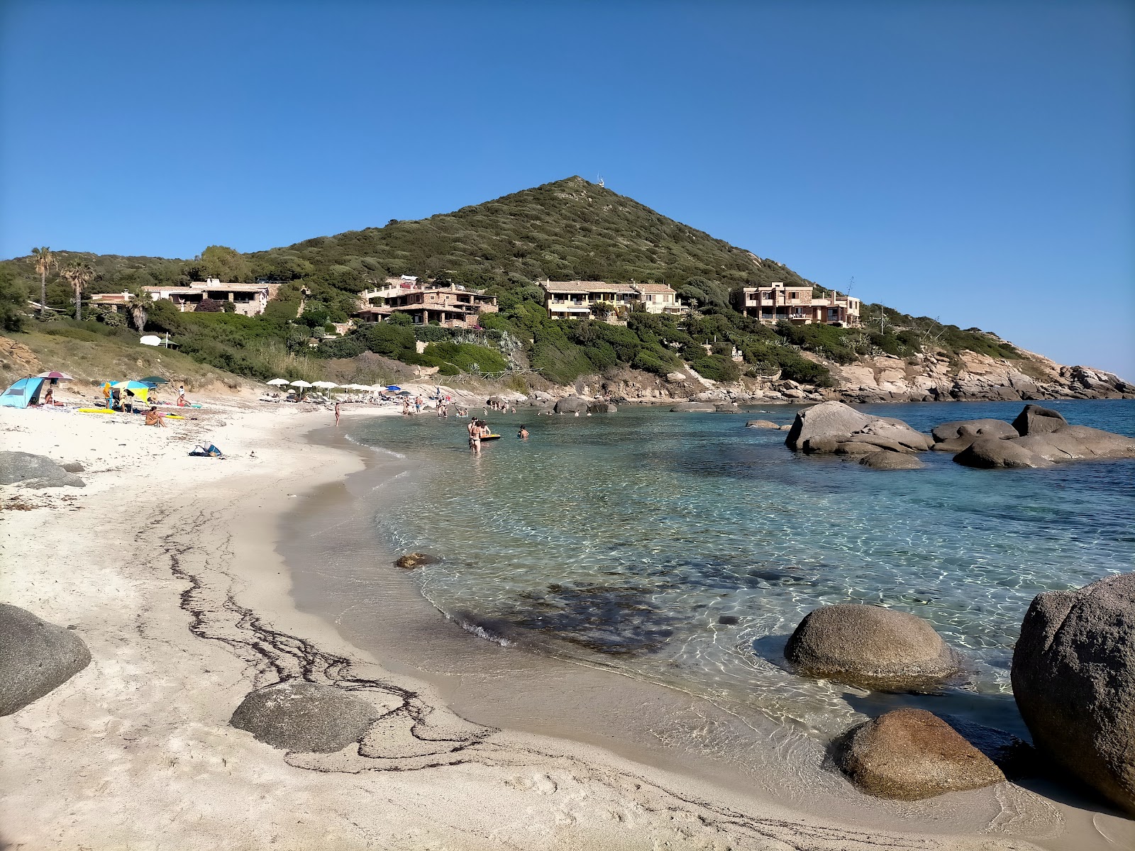 Foto van Spiaggia Cala Caterina deels hotelgebied