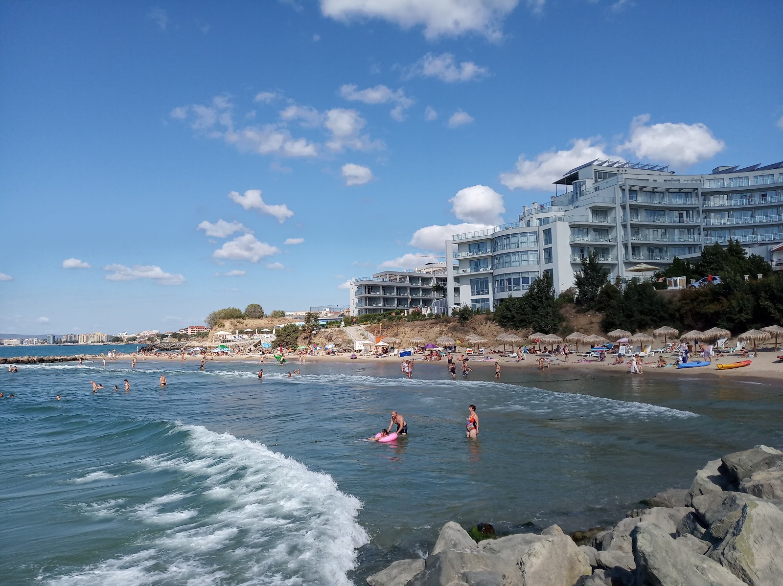 Foto von Sveti Vlas beach - beliebter Ort unter Entspannungskennern