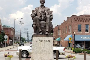 Lincoln Square Circle Monument image