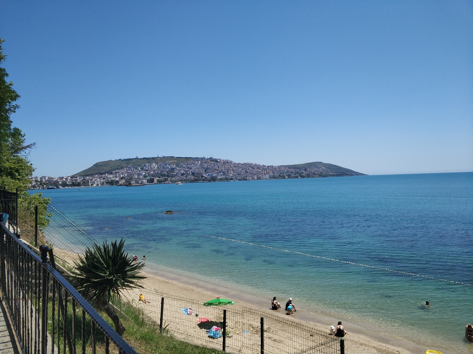 Zdjęcie Tuna Beach Sinop z powierzchnią beżowy piasek