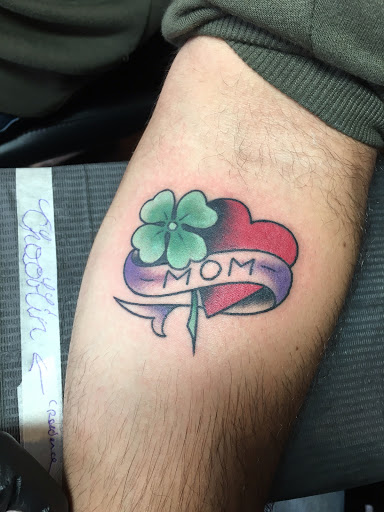 Tattoo Shop «NoodlesTattoo Co. & Studio», reviews and photos, 28W289 Warrenville Rd, Warrenville, IL 60555, USA