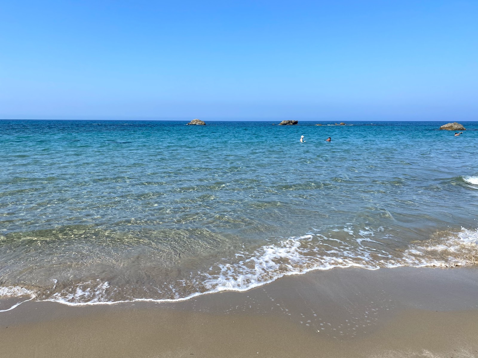 Prasoudi beach'in fotoğrafı ve yerleşim