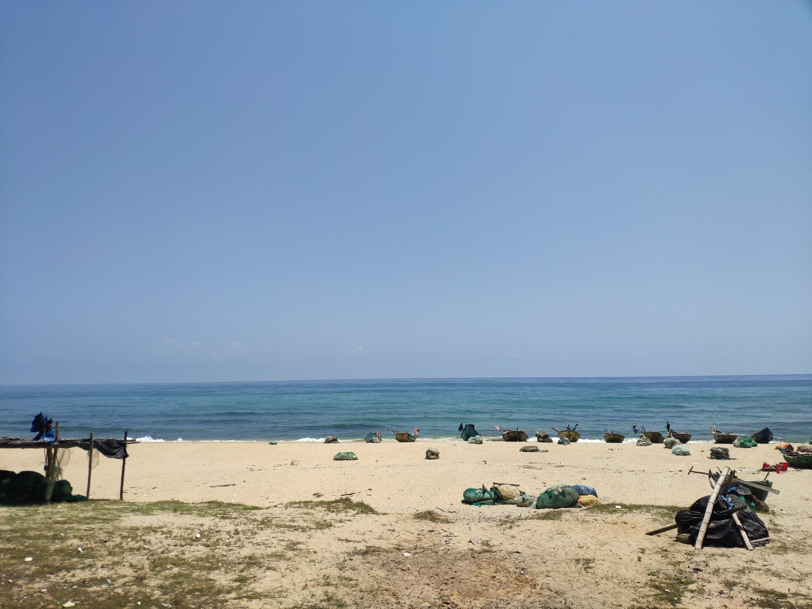 Ben Duc Chanh Beach的照片 带有碧绿色水表面