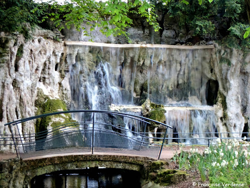 Fontaine grotte artificielle du Parc Micaud à Besançon