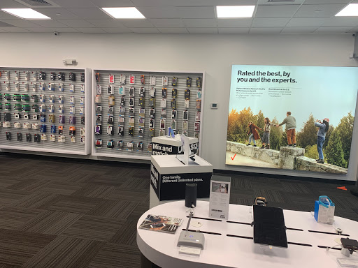 Cell Phone Store «Commack Verizon Wireless», reviews and photos, 664 Commack Rd, Commack, NY 11725, USA