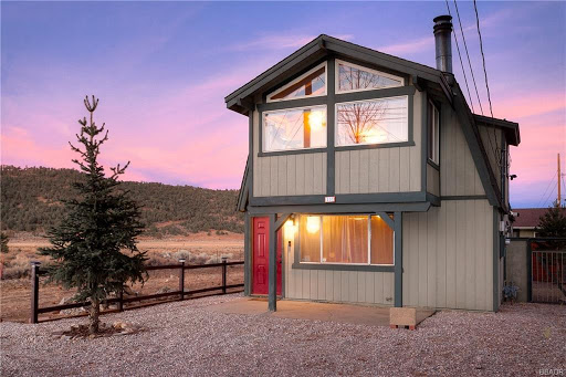 Rachael Smith COMPASS - Real Estate Agent- Big Bear Lake, CA image