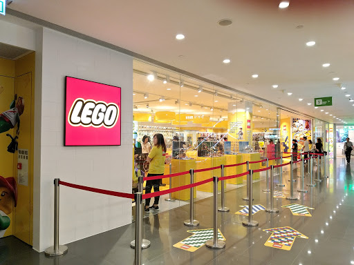 Shopping centers open on Sundays Hong Kong