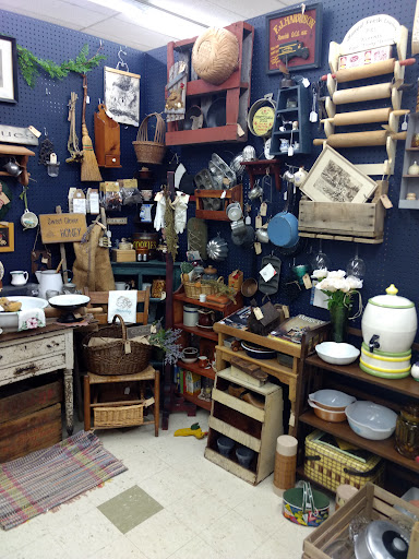 Antique Store «National Road Antique Mall», reviews and photos, 39 W Main St, Cambridge City, IN 47327, USA