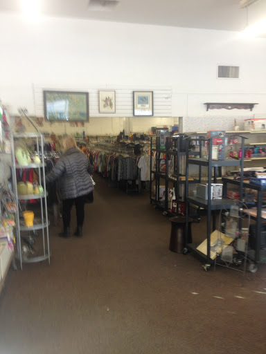 Thrift Store «Dakota Boys and Girls Ranch Thrift Store», reviews and photos, 1001 4th Ave N, Fargo, ND 58102, USA