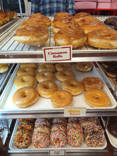 Dessert Shop «Gilroy Donut House», reviews and photos, 703 1st St, Gilroy, CA 95020, USA