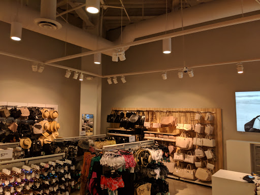 Clothing Store «H&M», reviews and photos, 37 Aquarium Way, Long Beach, CA 90802, USA