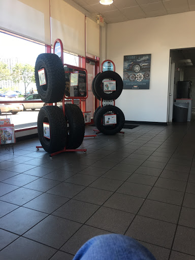 Tire Shop «Discount Tire Store - Saint Paul, MN», reviews and photos, 1350 University Ave W, St Paul, MN 55104, USA