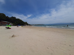 Praia da Daniela-Forte'in fotoğrafı geniş bir kıyı şeridi ile birlikte
