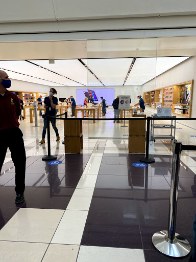 Computer Store «Apple Woodland», reviews and photos, 3195 28th St SE, Grand Rapids, MI 49512, USA