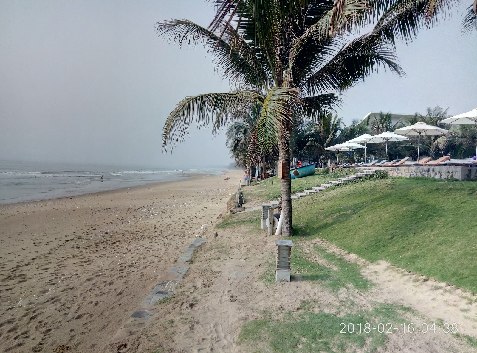 Fotografija Bai Bien Tien Thanh z svetel pesek površino