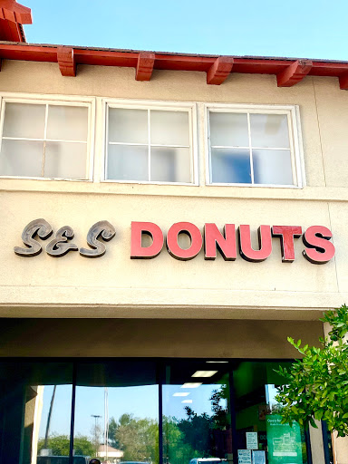 Donut Shop «S & S Donut & Bake Shop», reviews and photos, 27754 McBean Pkwy, Valencia, CA 91354, USA