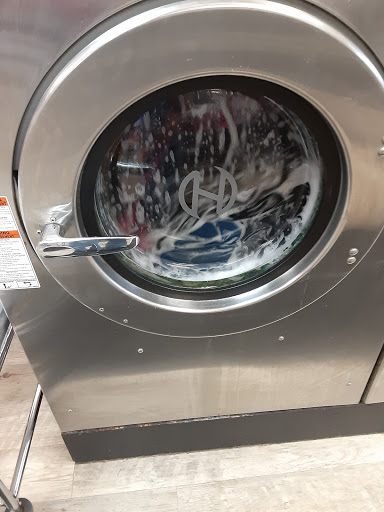 Duds & Suds Laundromat image 4