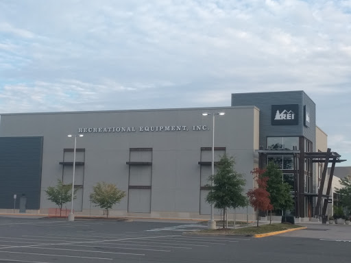 Camping Store «REI», reviews and photos, 15200 Potomac Town Pl #140, Woodbridge, VA 22191, USA