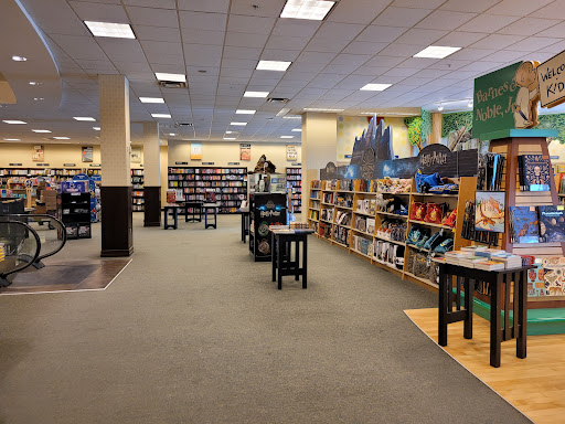Book Store «Barnes & Noble», reviews and photos, 3195 28th St SE, Grand Rapids, MI 49512, USA