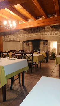 Atmosphère du Restaurant français Au P'tit Creusois - Hôtel Bar Restaurant à Le Compas - n°2