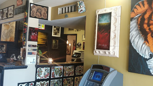 Tattoo Shop «Love and Hate Tattoo & Piercing», reviews and photos, 322 W McDowell Rd, Phoenix, AZ 85003, USA