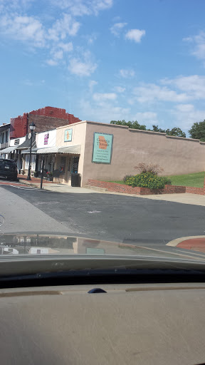 Gift Shop «GEORGIA THREADS Apparel and Gifts», reviews and photos, 98 E Main St NE, Buford, GA 30518, USA