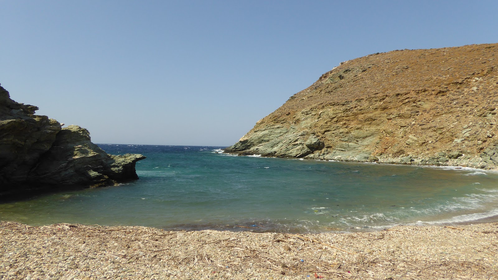 Photo of Mikri Peza with turquoise water surface