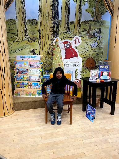 Book Store «Barnes & Noble Booksellers Libbie Place», reviews and photos, 5501 W Broad St, Richmond, VA 23230, USA