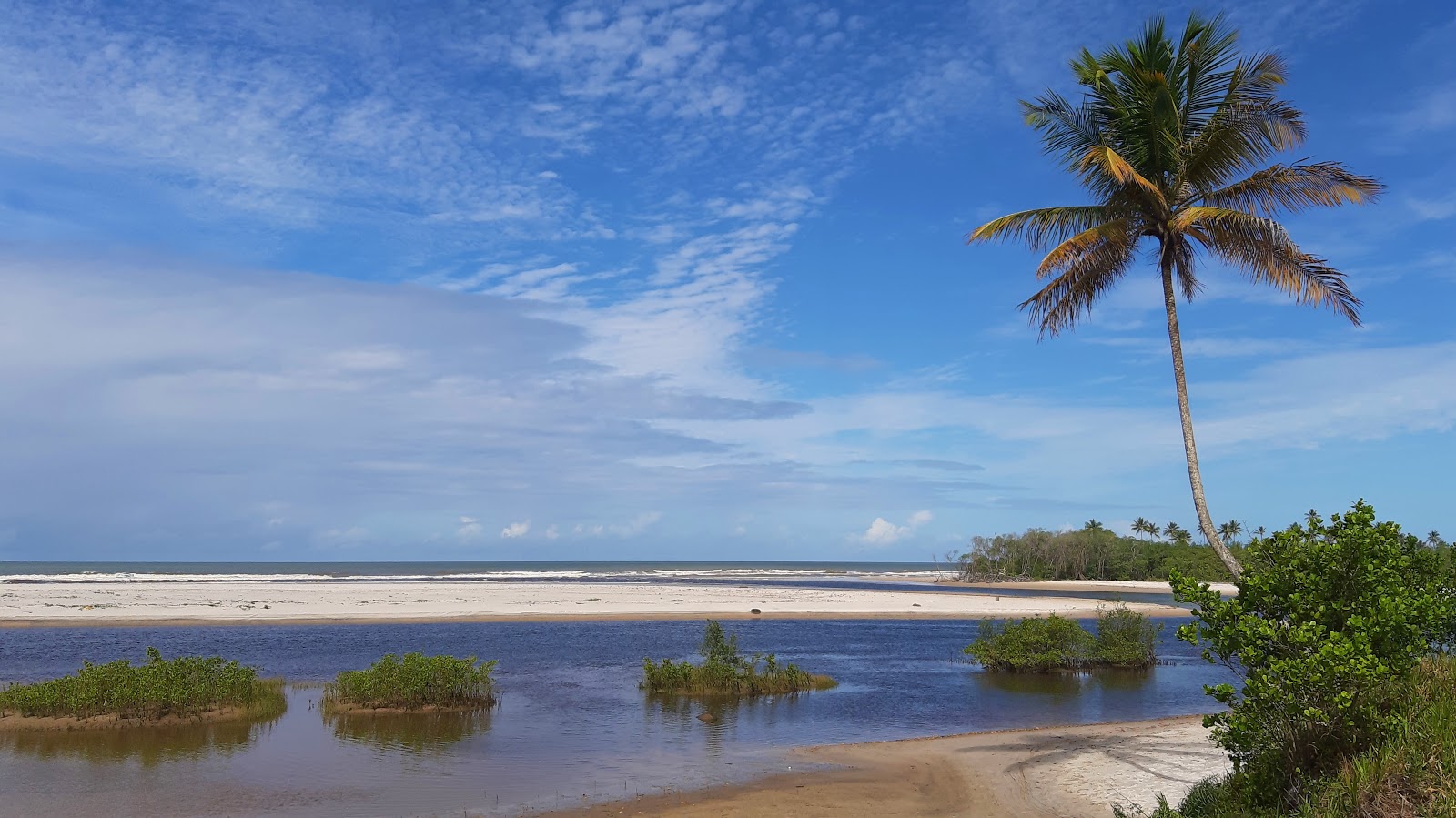 Fotografie cu Praia de Acuipe - locul popular printre cunoscătorii de relaxare