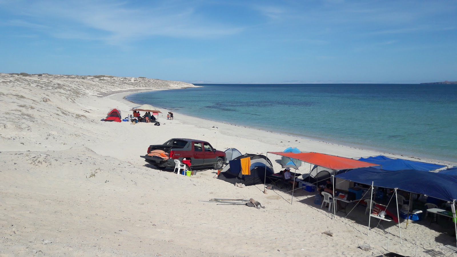 Foto von Playa Pulguero Tepetates von Klippen umgeben