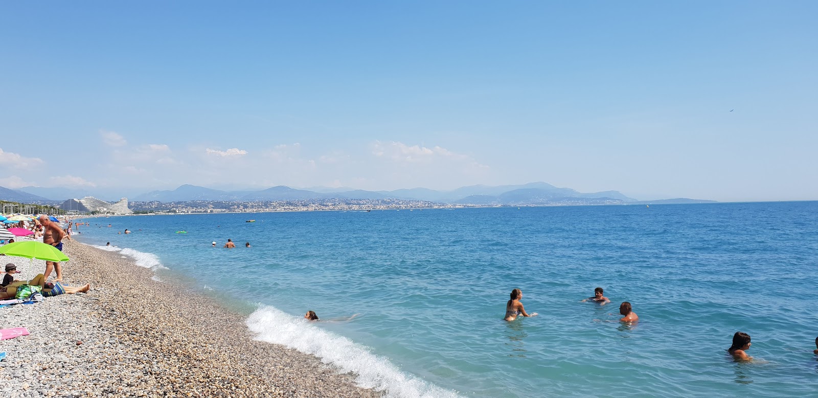 Foto de Plage d'Antibes - lugar popular entre os apreciadores de relaxamento