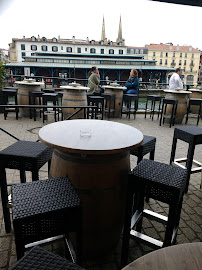 Atmosphère du Restaurant Une Bouteille à la Nive à Bayonne - n°15