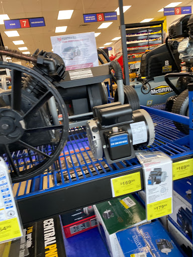 Hardware Store «Harbor Freight Tools», reviews and photos, 1011 Commerce Blvd, Dickson City, PA 18519, USA