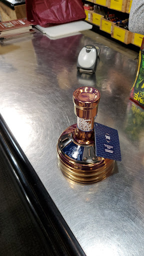 Liquor Store «Liquor Barn», reviews and photos, 287 E Dundee Rd, Wheeling, IL 60090, USA