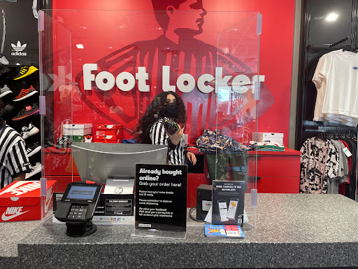 Shoe Store «Foot Locker», reviews and photos, 990 Gulfgate Center Mall, Houston, TX 77087, USA