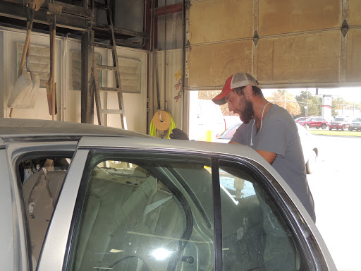 Auto Glass Shop «Eustis Body Shop», reviews and photos, 720 Central Ave, Kearney, NE 68847, USA