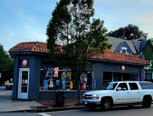 Custom T-shirt Store «CustomInk - Custom T-shirt Store - Richmond», reviews and photos, 3401 W Cary St, Richmond, VA 23221, USA