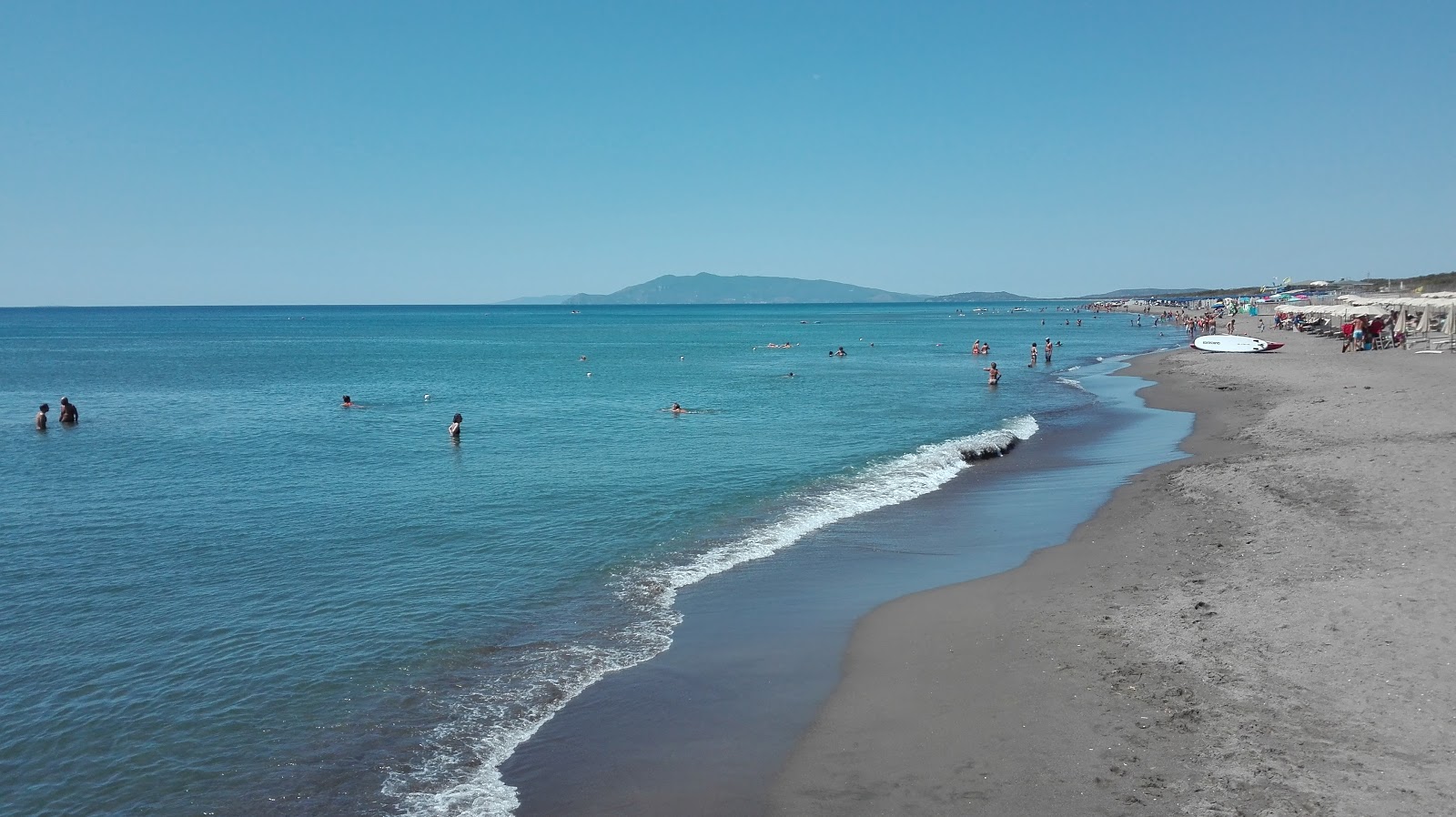 Ultima Spiaggia的照片 带有棕沙表面