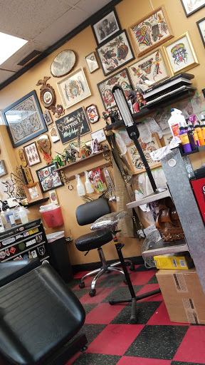 Tattoo Shop «A1 Tattoo Co», reviews and photos, 6805 N Oak Trafficway, Gladstone, MO 64118, USA