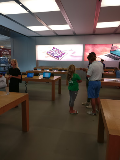 Computer Store «Apple Polaris Fashion Place», reviews and photos, 1500 Polaris Pkwy, Columbus, OH 43240, USA