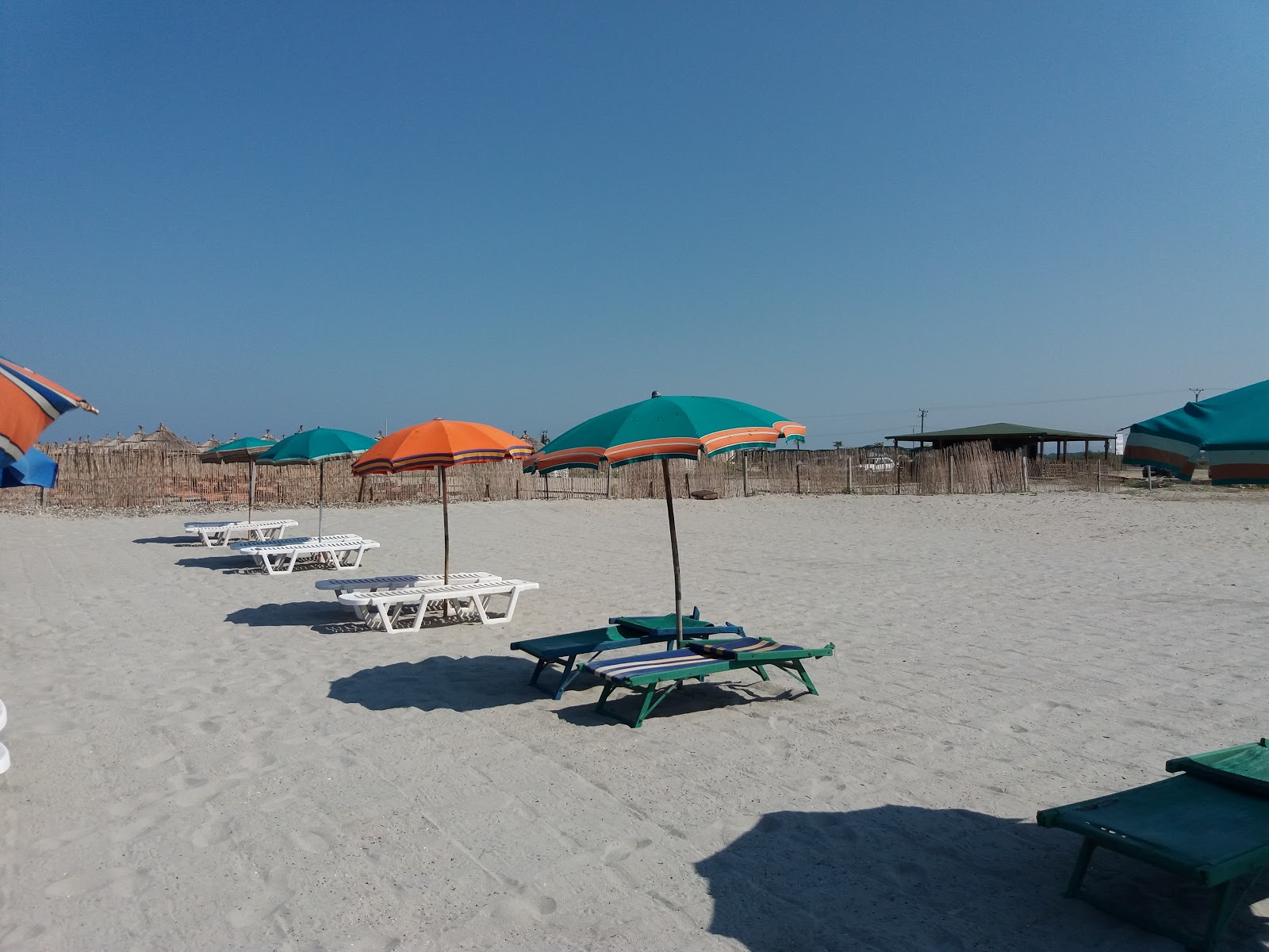 White beach'in fotoğrafı biraz temiz temizlik seviyesi ile
