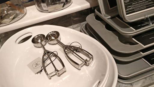Kitchen Supply Store «Williams-Sonoma», reviews and photos, 352 Adams Rd, Rochester Hills, MI 48309, USA