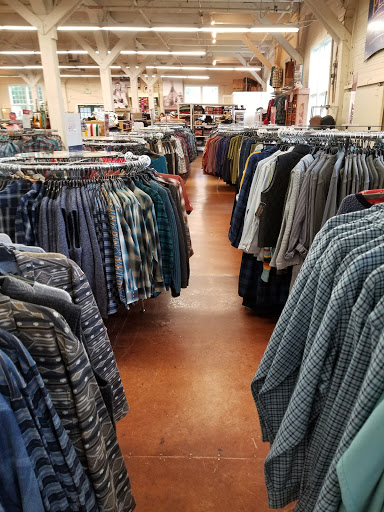 Clothing Store «Pendleton Washougal Mill Store», reviews and photos, 2 Pendleton Way, Washougal, WA 98671, USA