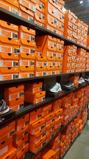 Shoe Store «Shoe Carnival», reviews and photos, 4835 W 77th St, Burbank, IL 60459, USA