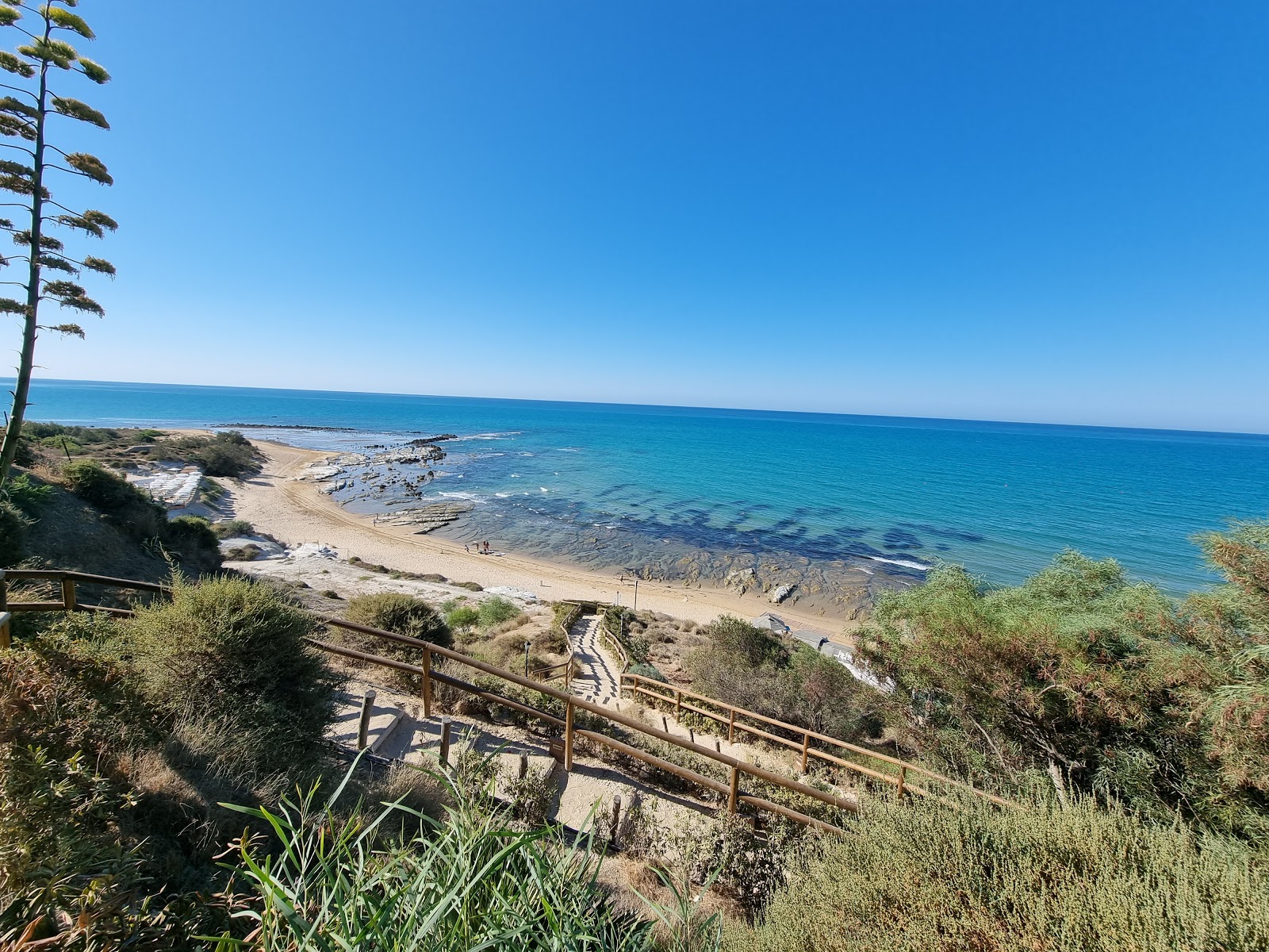 Fotografija Scala dei Turchi z modra čista voda površino